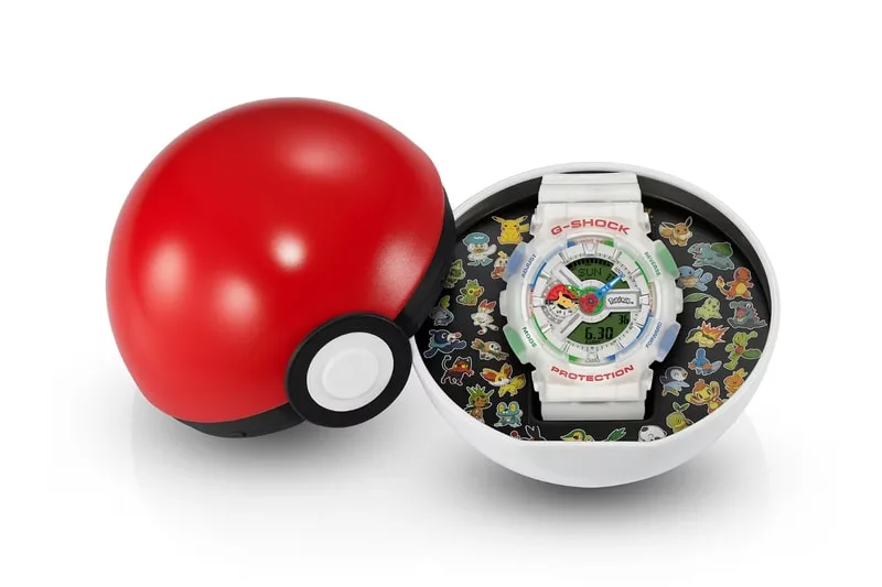 Montre G-Shock en forme de Pokéball, entourée de personnages Pokémon.