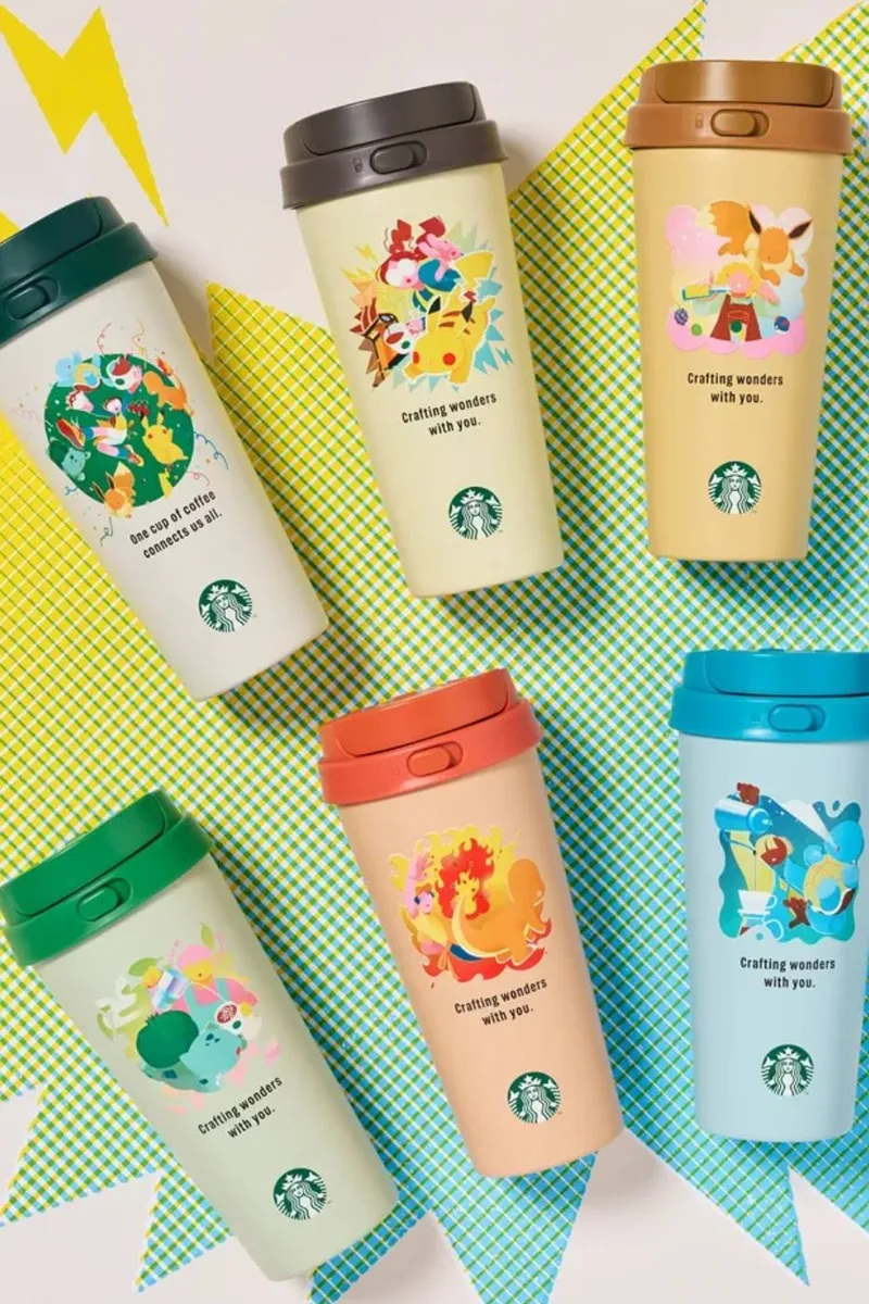 Six gobelets Starbucks colorés avec des illustrations ludiques.