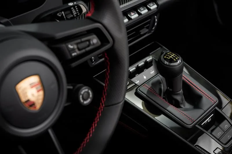 porsche-revolutionne-avec-la-911-gt3-sc-cabriolet/carousel-7.jpg