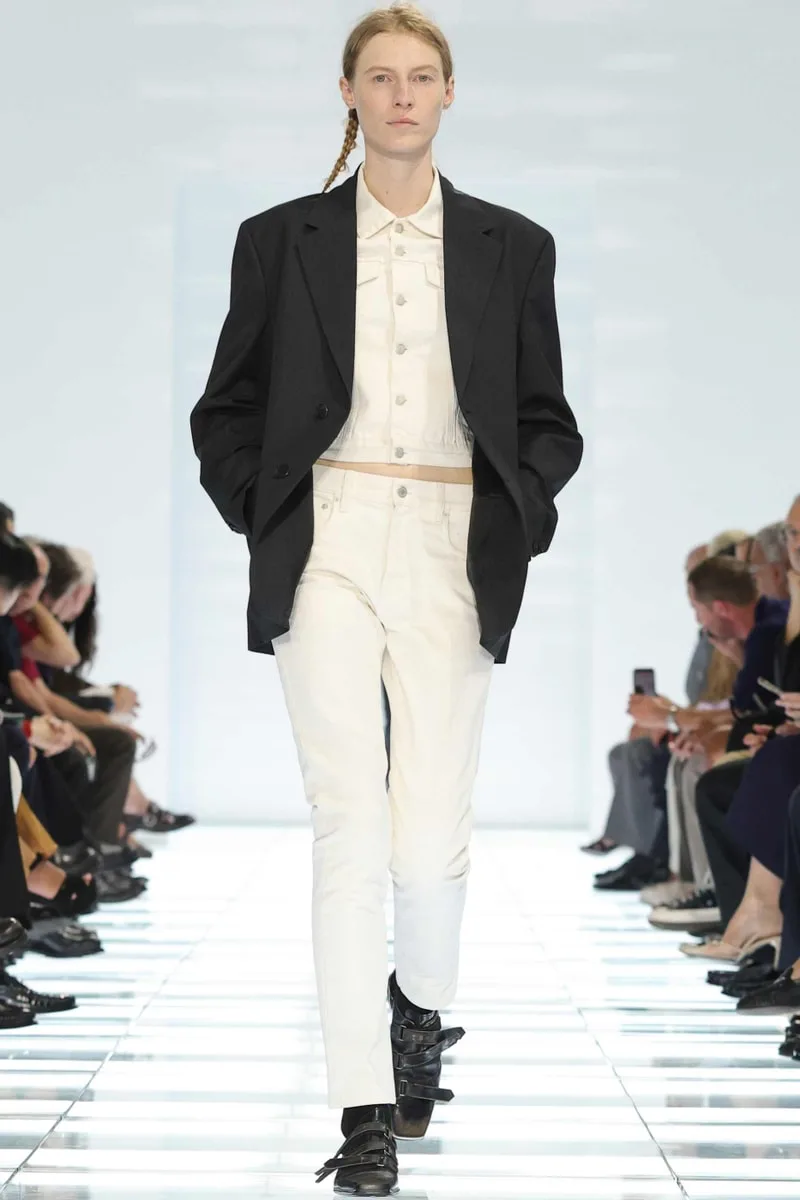 prada-ss27-la-revolution-skinny-fit-avec-clarity/carousel-1.jpg