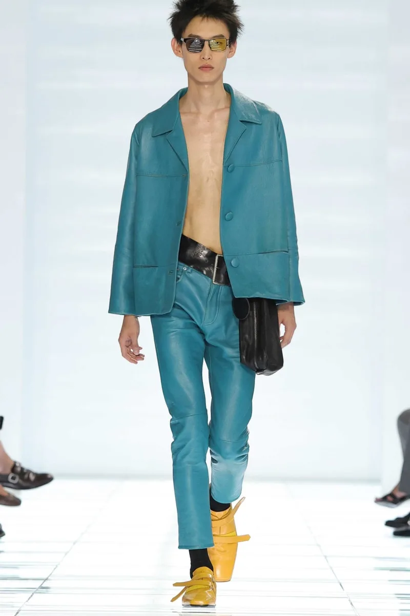 prada-ss27-la-revolution-skinny-fit-avec-clarity/carousel-10.jpg