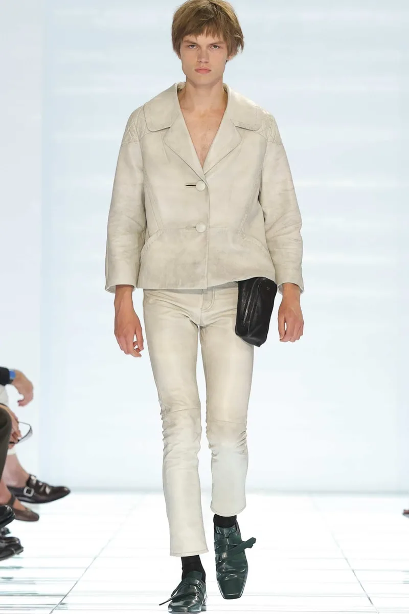 prada-ss27-la-revolution-skinny-fit-avec-clarity/carousel-7.jpg