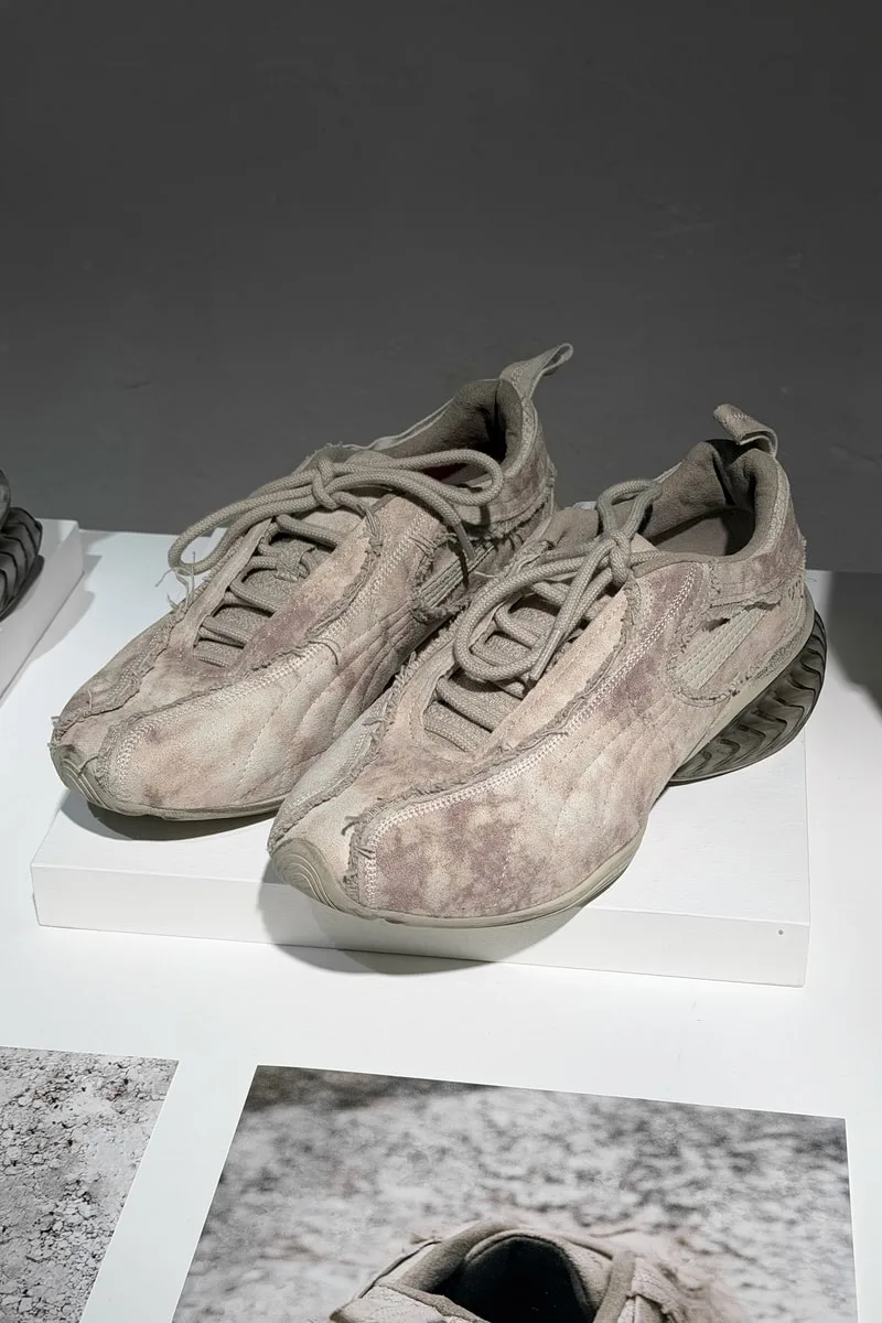 puma-et-jiyongkim-la-sneaker-inspiree-du-papier-vieilli/carousel-1.jpg