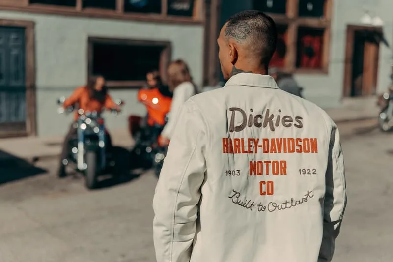 quand-dickies-et-harley-davidson-roulent-ensemble-la-capsule-built-to-outlast/carousel-3.jpg