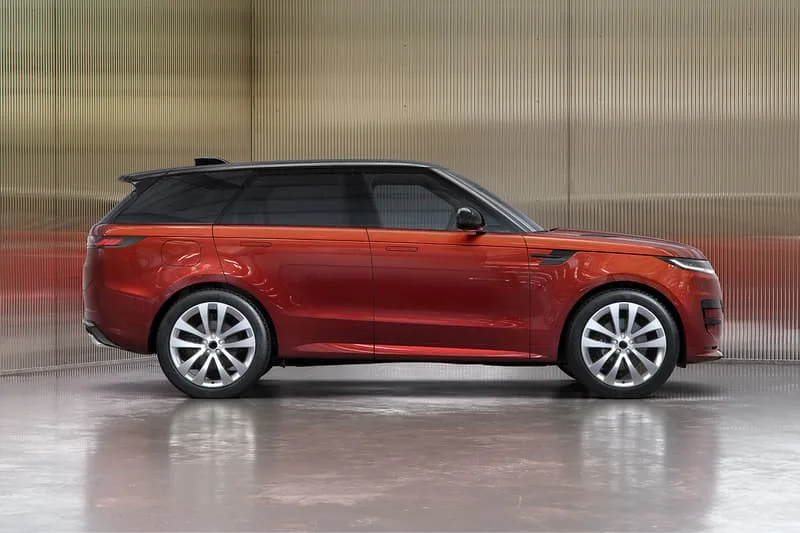 range-rover-sport-celebre-ses-20-ans-avec-ledition-twenty/carousel-8.jpg