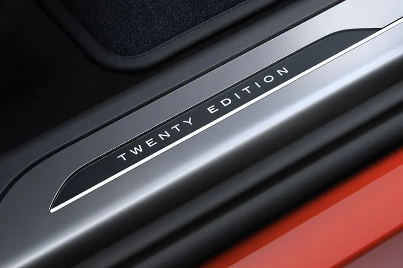 range-rover-sport-celebre-ses-20-ans-avec-ledition-twenty/carousel-9.jpg