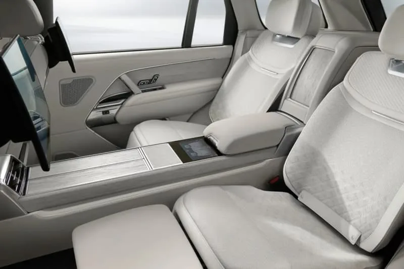 range-rover-sv-ultra-le-luxe-exclusif-par-invitation/carousel-3.jpg