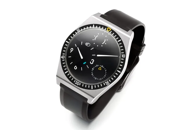 Montre moderne au design épuré avec bracelet noir et cadran rond.