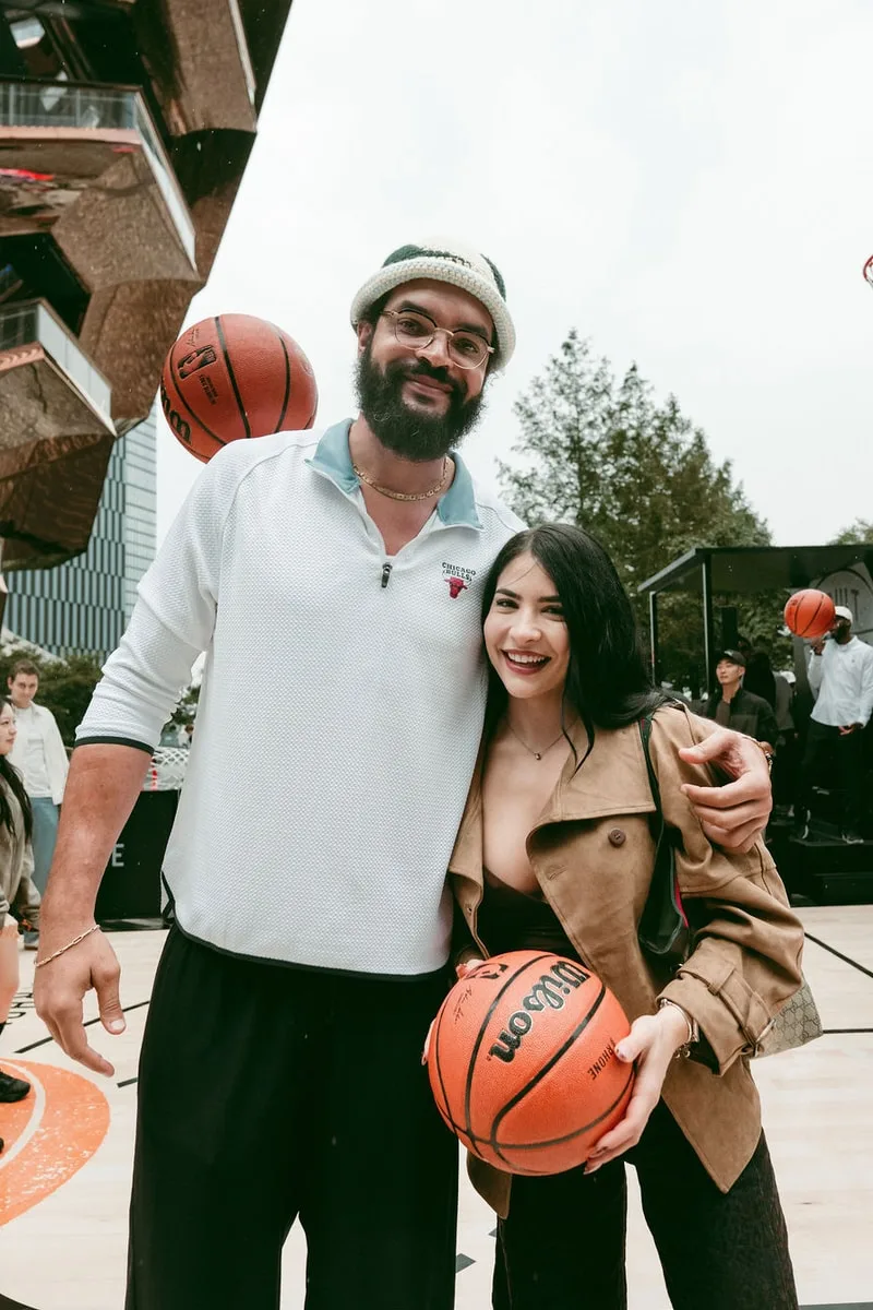 Rhone Adult Recess à New York avec Joakim Noah