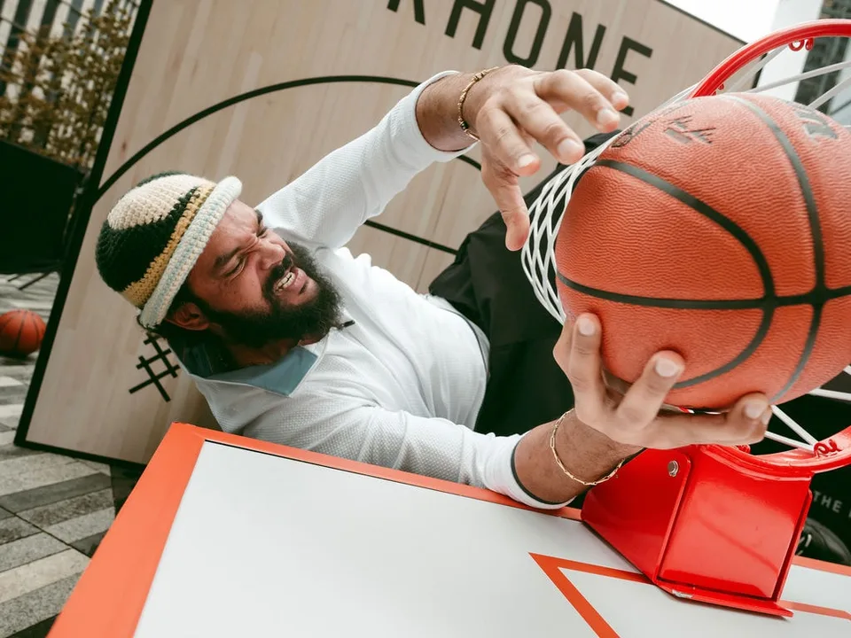 Rhone Adult Recess à New York avec Joakim Noah