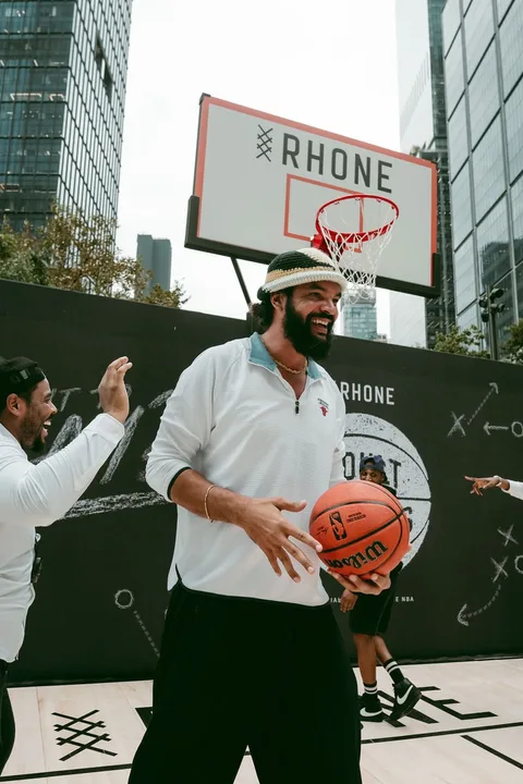 Rhone Adult Recess à New York avec Joakim Noah