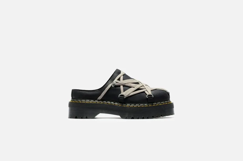 Sabot noir avec lacets gris et semelle épaisse