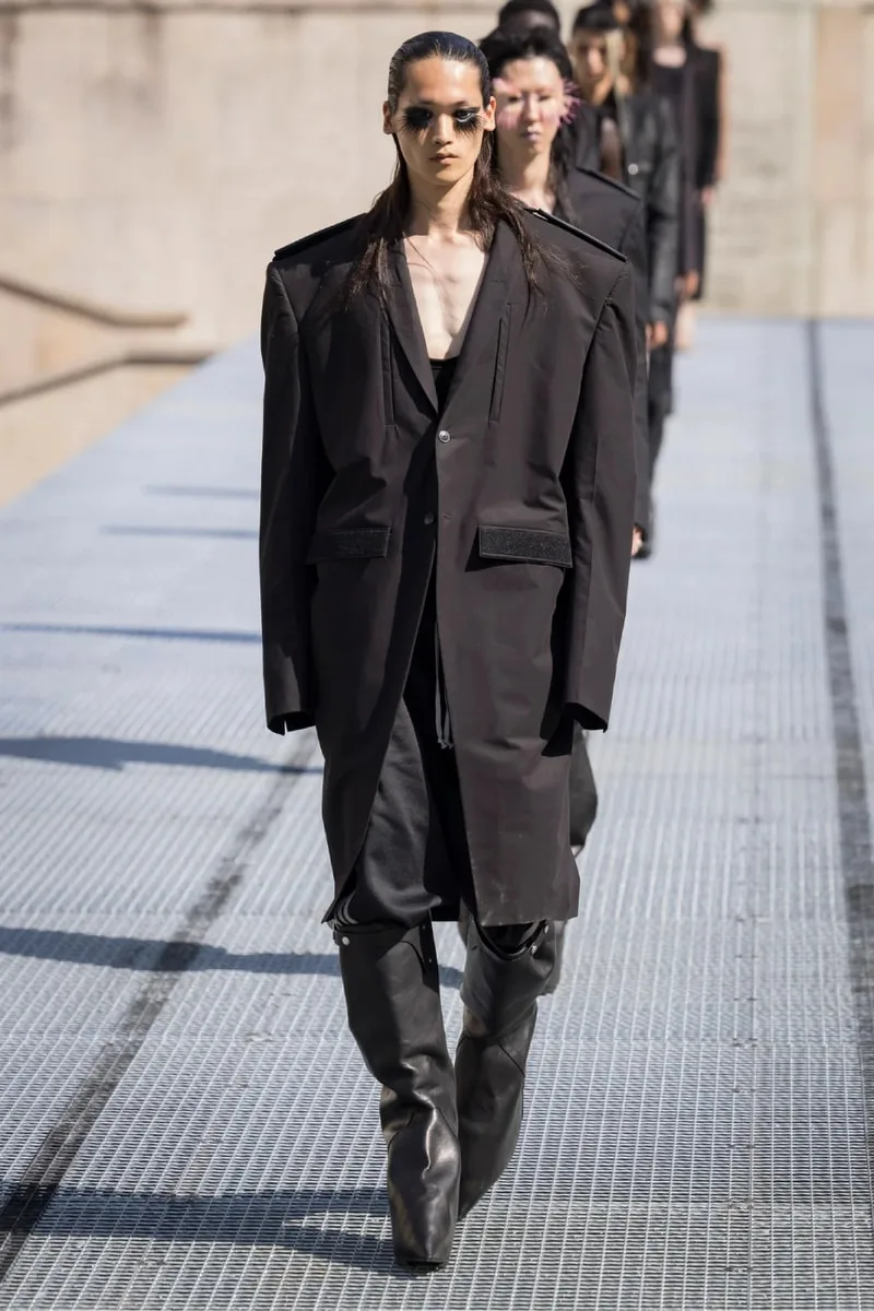 rick-owens-x-adidas-la-mode-climatisee-pour-ss27/carousel-6.jpg