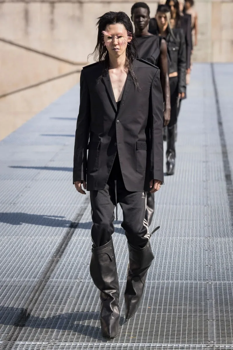 rick-owens-x-adidas-la-mode-climatisee-pour-ss27/carousel-7.jpg