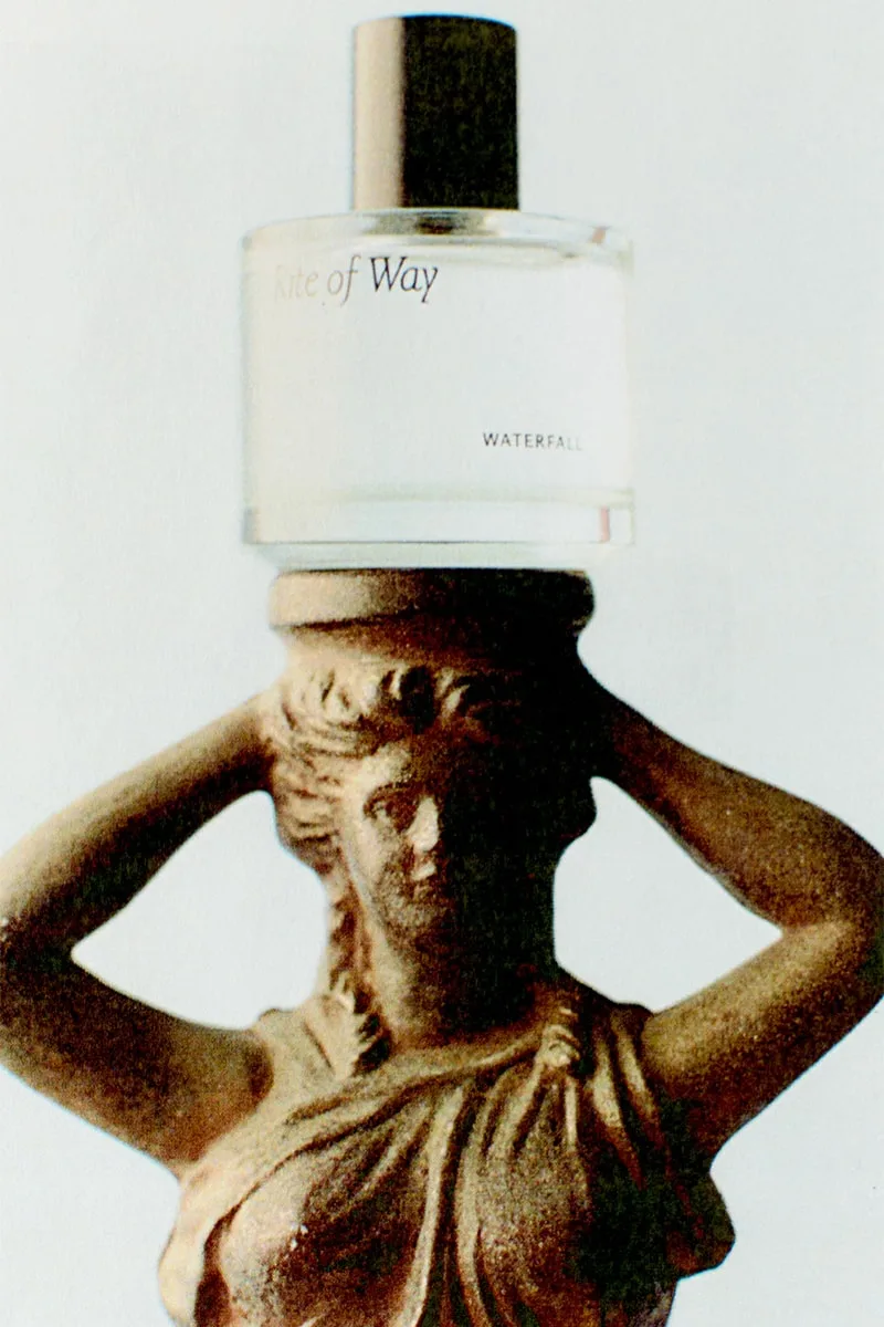 rite-of-way-la-fragrance-mythologique-waterfall-revelee/carousel-3.jpg
