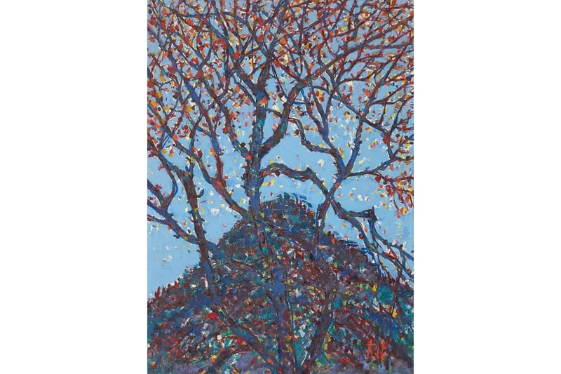Arbre aux branches colorées devant un ciel bleu, style pointilliste.