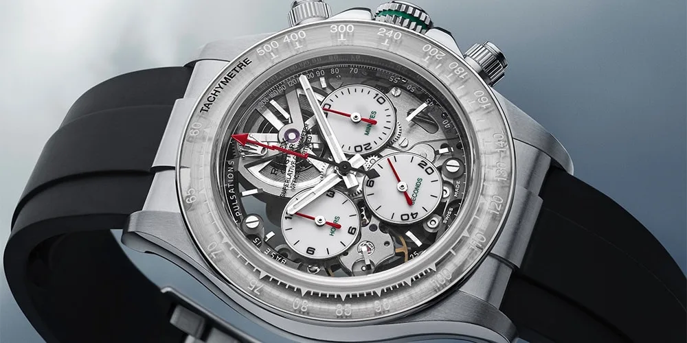 Montre chronographe argentée à cadran ajouré et bracelet noir