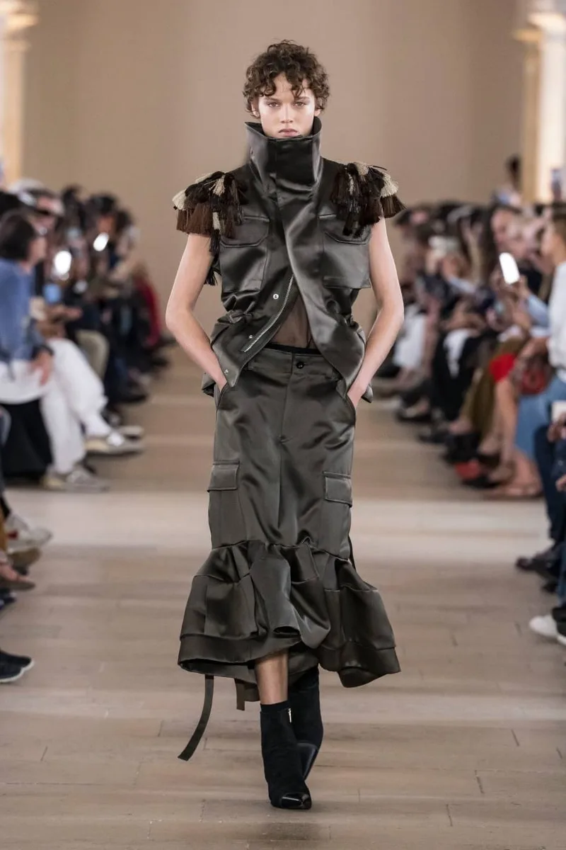 sacai-ss27-reinvention-par-la-deconstruction/carousel-1.jpg