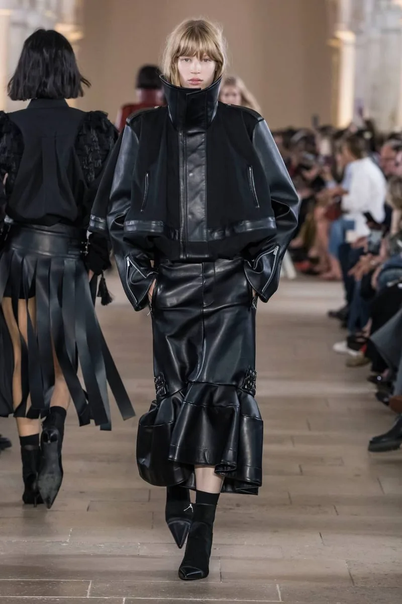 sacai-ss27-reinvention-par-la-deconstruction/carousel-12.jpg