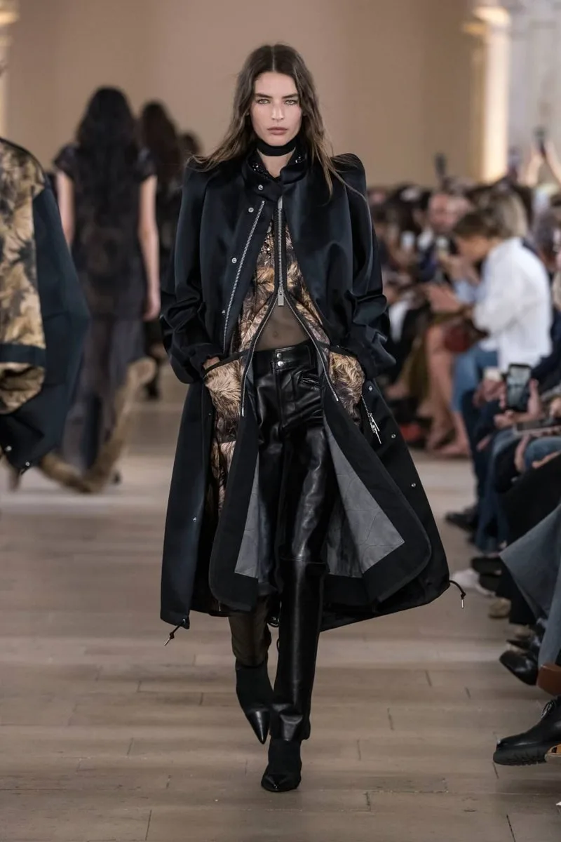sacai-ss27-reinvention-par-la-deconstruction/carousel-6.jpg