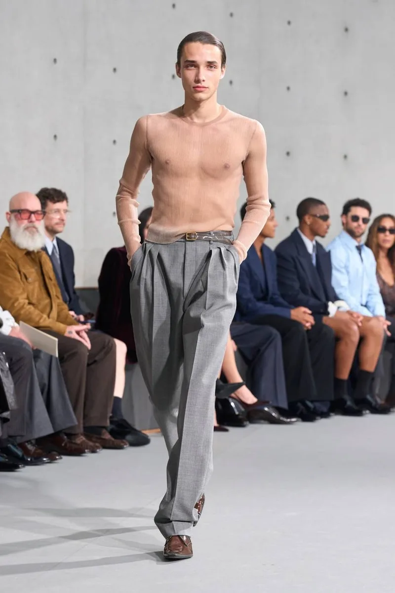 saint-laurent-ete-2027-le-minimalisme-envoutant/carousel-5.jpg