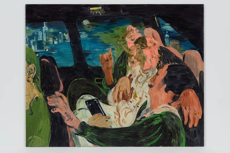 Peinture de personnes dans une voiture la nuit, lumière de ville en arrière-plan.