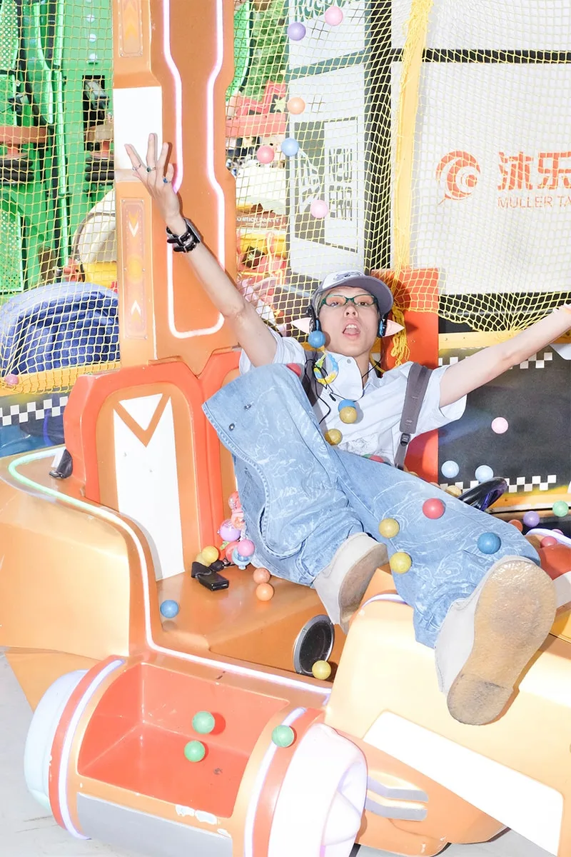 san-san-gear-capsule-avec-yumin-ha-et-cinq-artistes/carousel-14.jpg