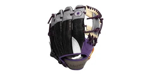 Gant de baseball en cuir noir et violet avec détails texturés.