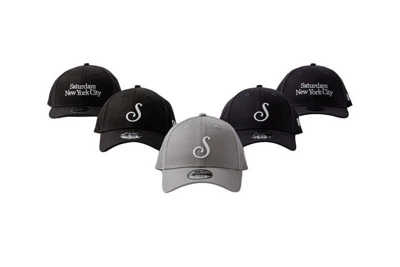 Cinq casquettes avec les mots 'Saturdays New York City' et un logo stylisé.