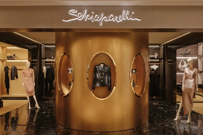 Boutique-atelier surréaliste Schiaparelli au Hankyu Osaka, au Japon, signée Daniel Roseberry