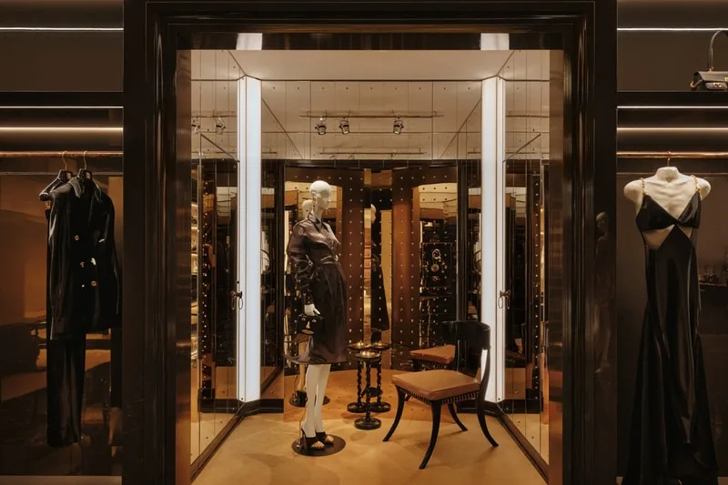 Boutique-atelier surréaliste Schiaparelli au Hankyu Osaka, au Japon, signée Daniel Roseberry