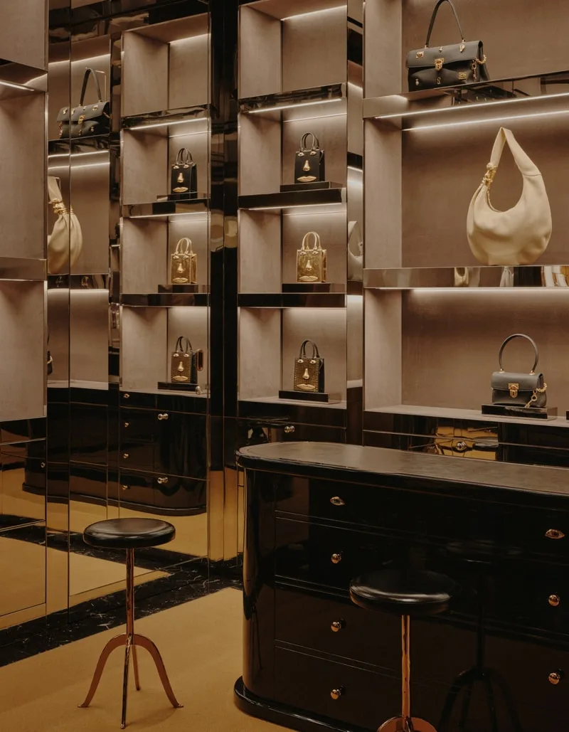Boutique-atelier surréaliste Schiaparelli au Hankyu Osaka, au Japon, signée Daniel Roseberry