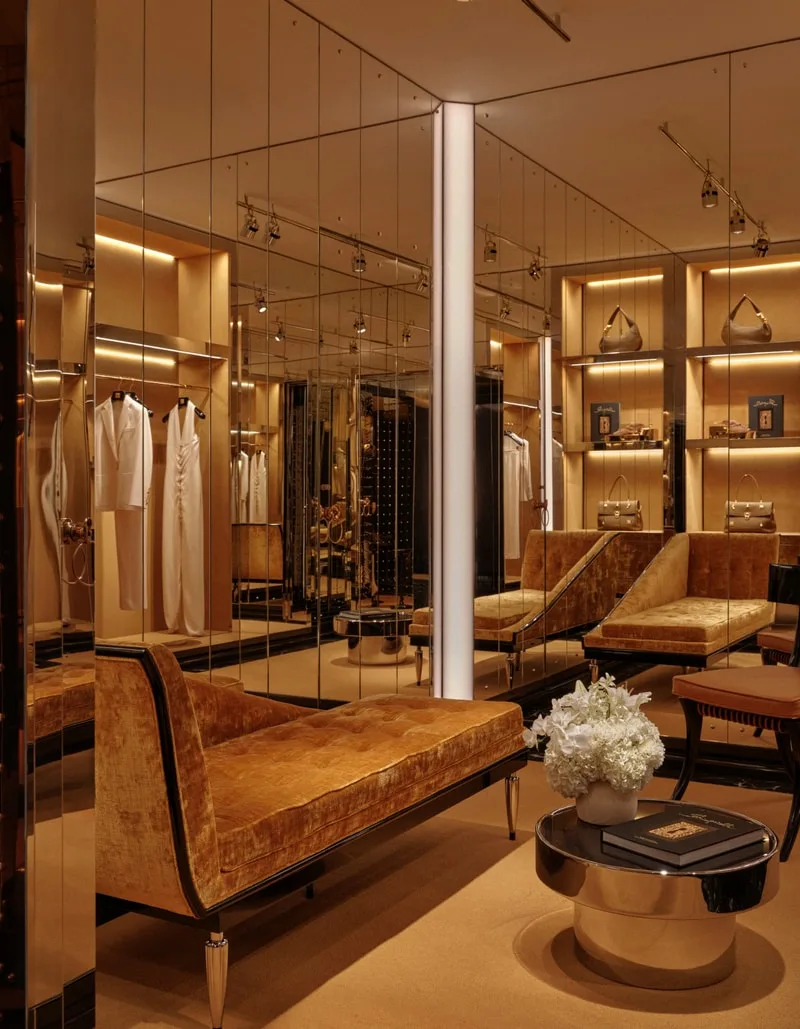 Boutique-atelier surréaliste Schiaparelli au Hankyu Osaka, au Japon, signée Daniel Roseberry