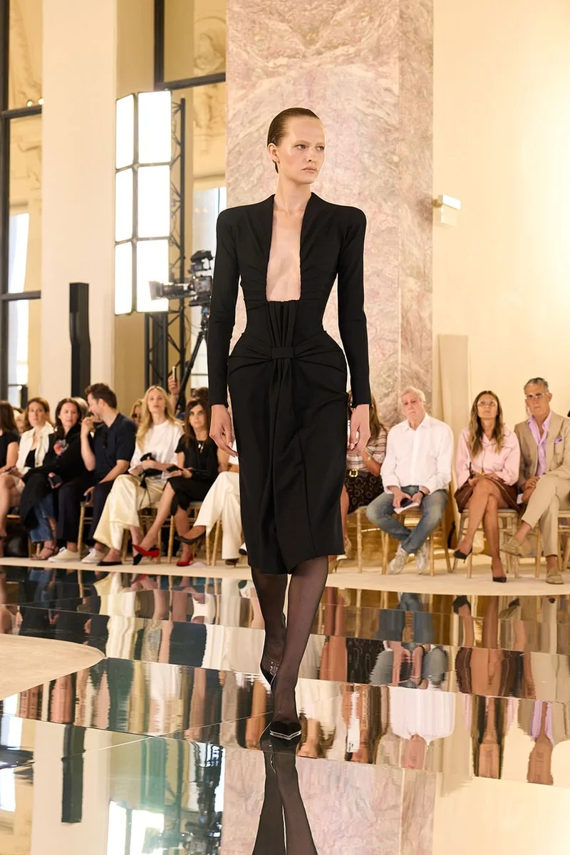 schiaparelli-une-haute-couture-novatrice-pour-fw27/carousel-1.jpg