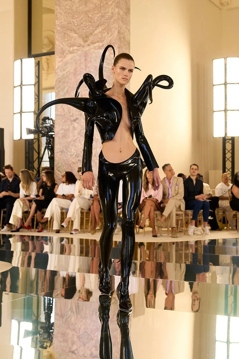 schiaparelli-une-haute-couture-novatrice-pour-fw27/carousel-10.jpg