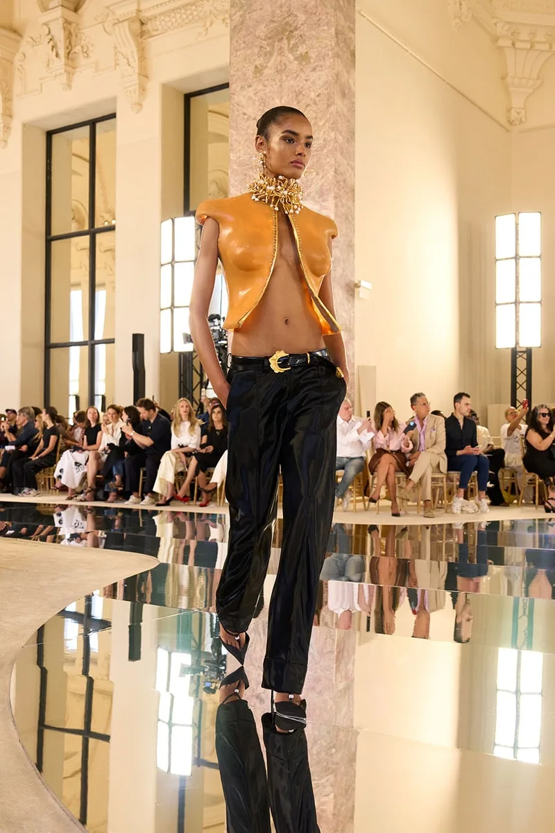 schiaparelli-une-haute-couture-novatrice-pour-fw27/carousel-12.jpg