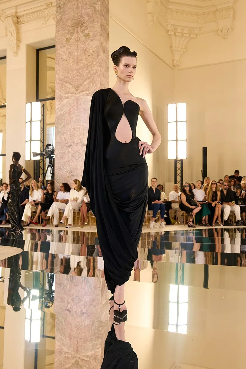 schiaparelli-une-haute-couture-novatrice-pour-fw27/carousel-14.jpg