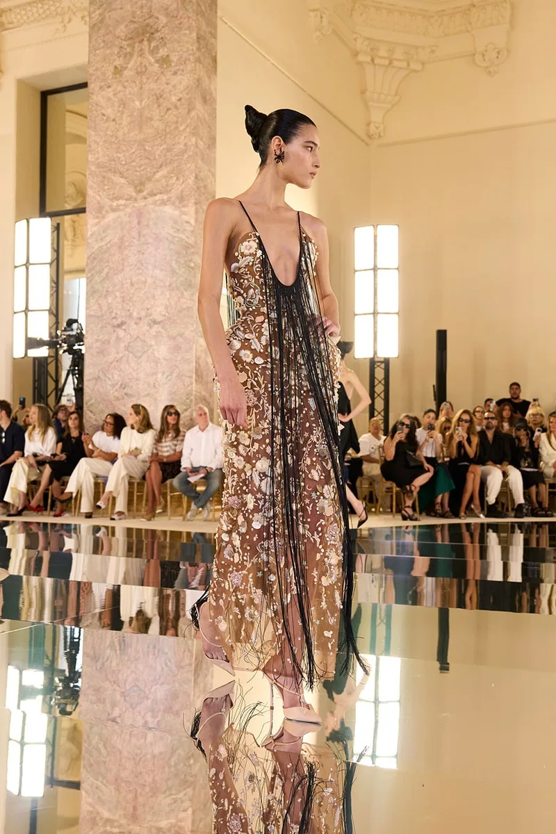 schiaparelli-une-haute-couture-novatrice-pour-fw27/carousel-15.jpg