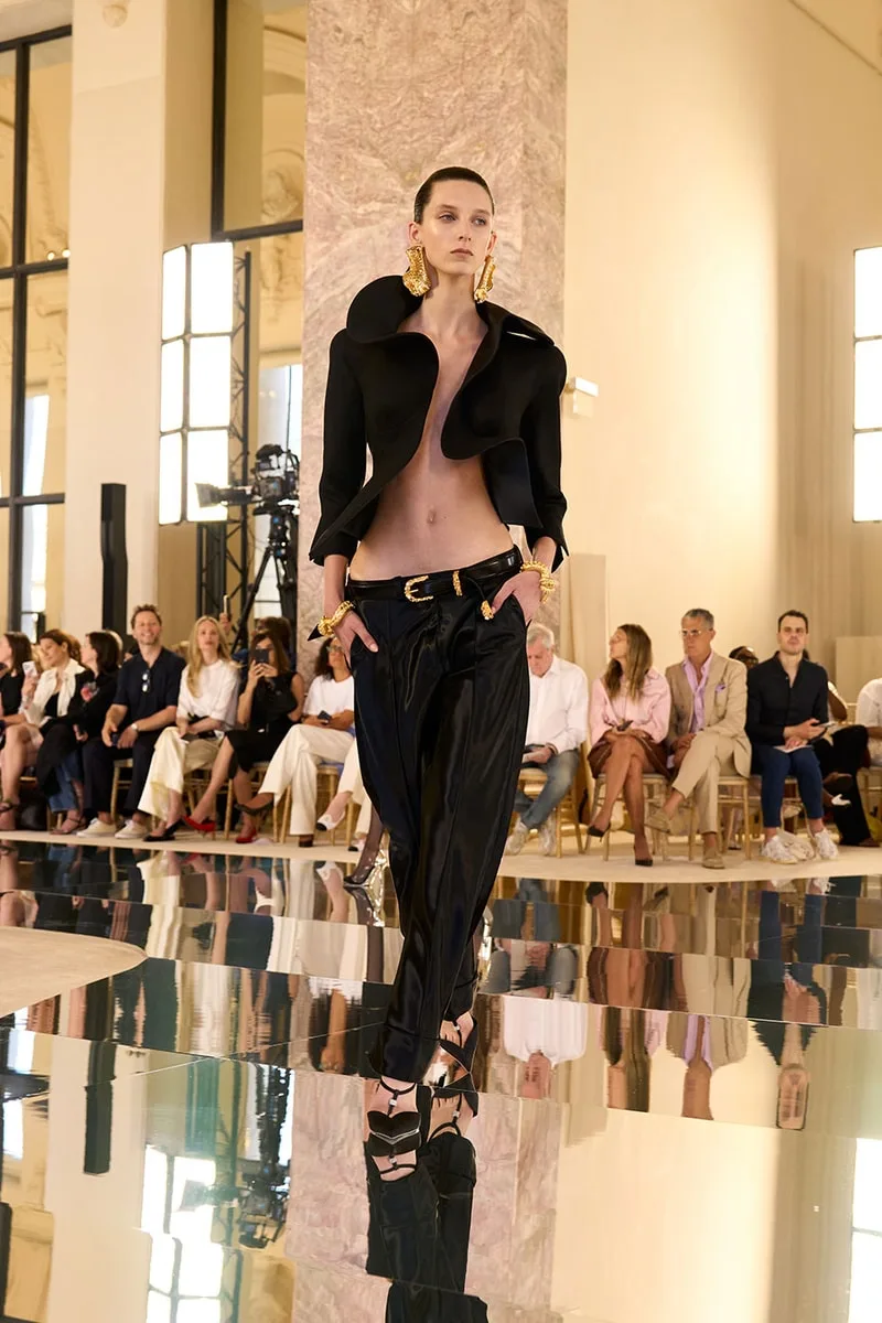 schiaparelli-une-haute-couture-novatrice-pour-fw27/carousel-2.jpg