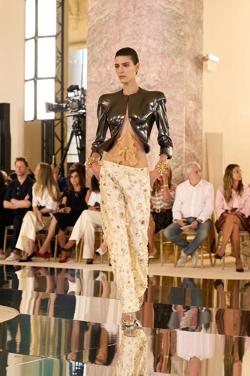 schiaparelli-une-haute-couture-novatrice-pour-fw27/carousel-6.jpg