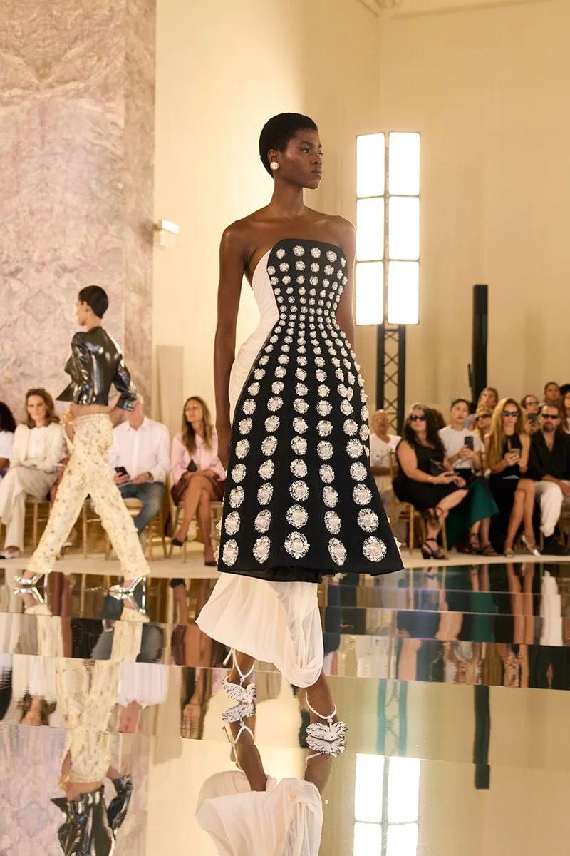 schiaparelli-une-haute-couture-novatrice-pour-fw27/carousel-7.jpg