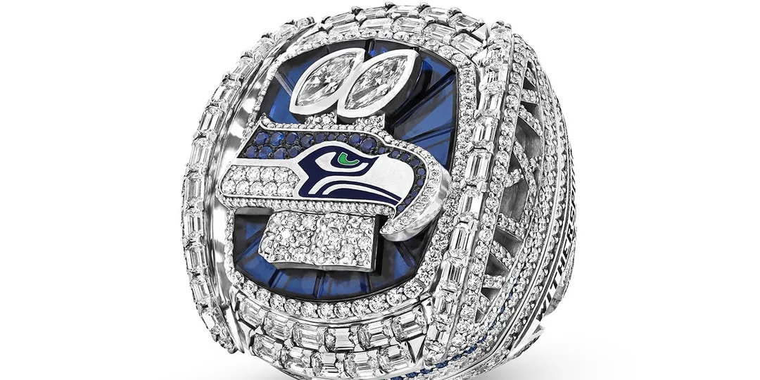 Bague de championnat NFL avec logo des Seahawks incrusté de diamants.