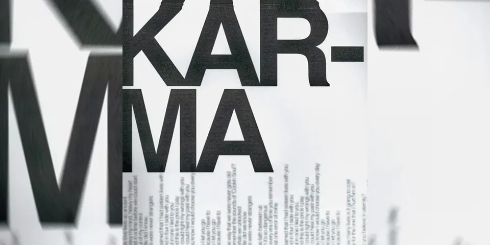 Gros texte noir 'KARMA' sur fond blanc avec du texte en dessous.