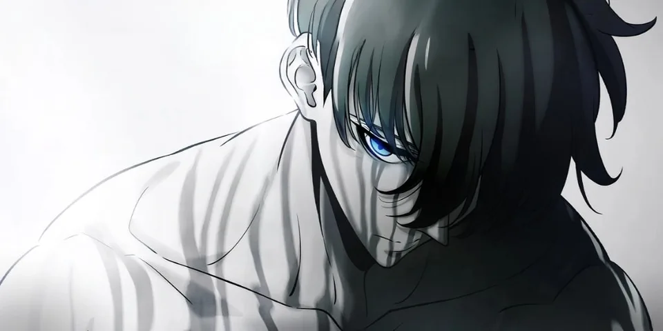 Personnage animé avec cheveux sombres et yeux bleus, expression sérieuse.