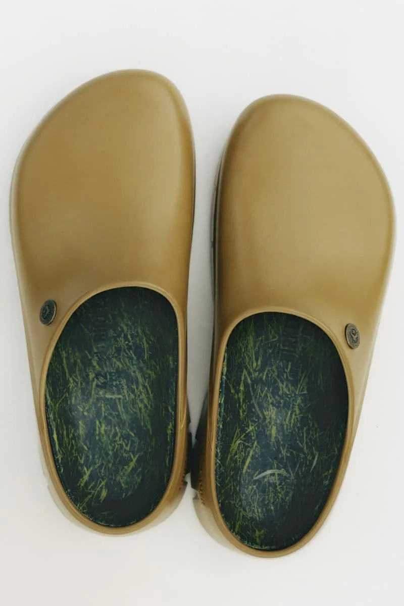 song-for-the-mute-et-birkenstock-une-collaboration-aux-multiples-facettes/carousel-13.jpg