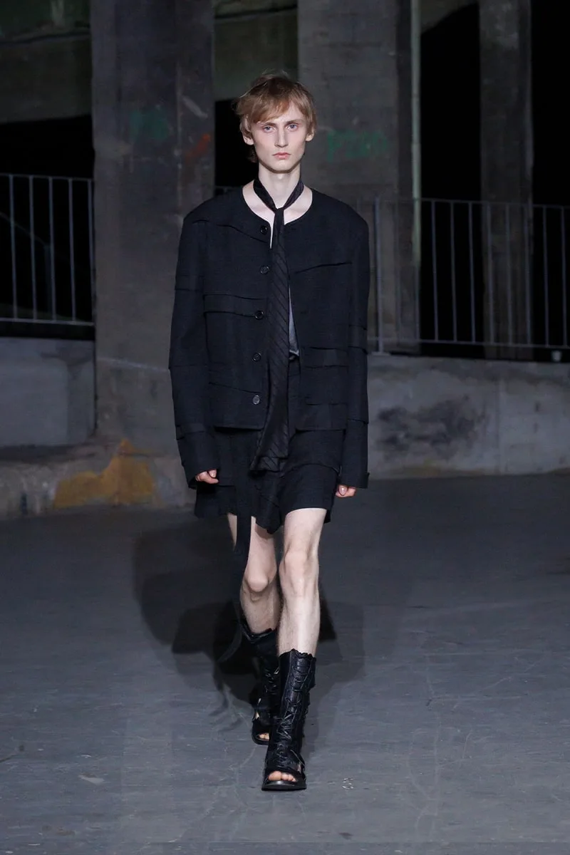 songzio-laudace-avant-gardiste-de-la-collection-ss27/carousel-13.jpg