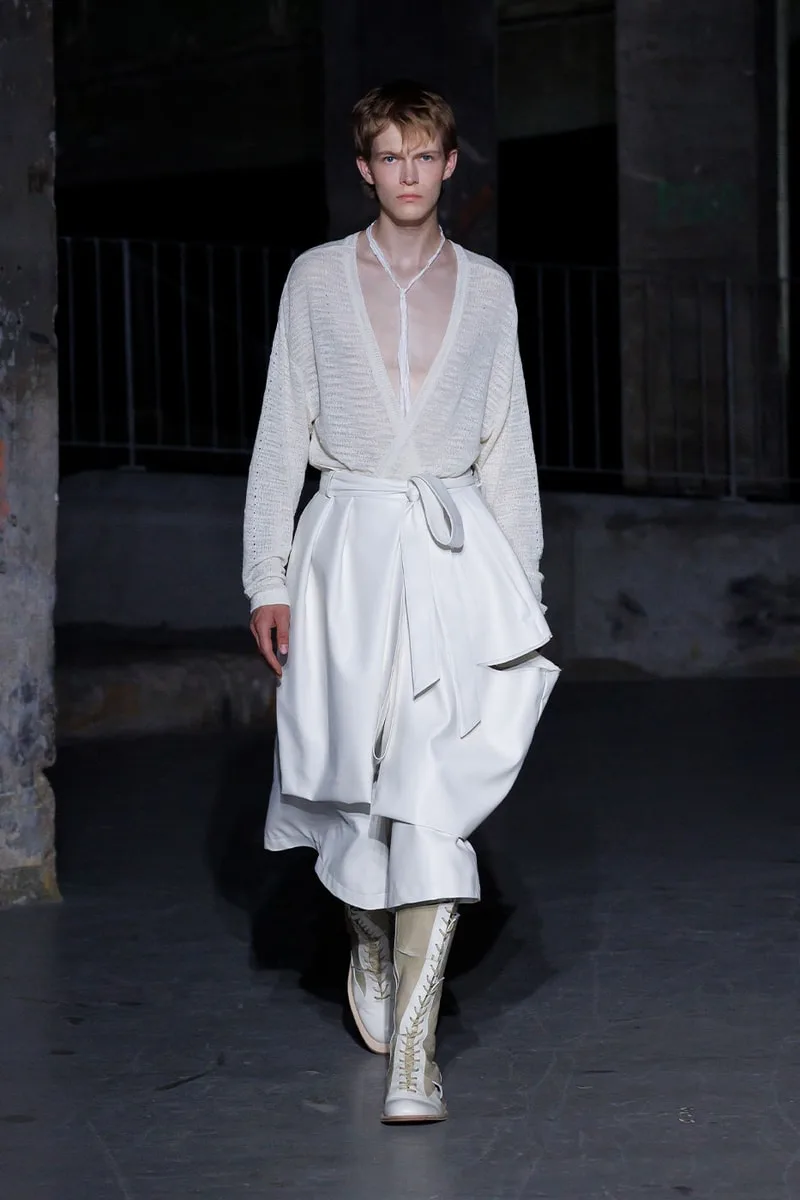 songzio-laudace-avant-gardiste-de-la-collection-ss27/carousel-3.jpg