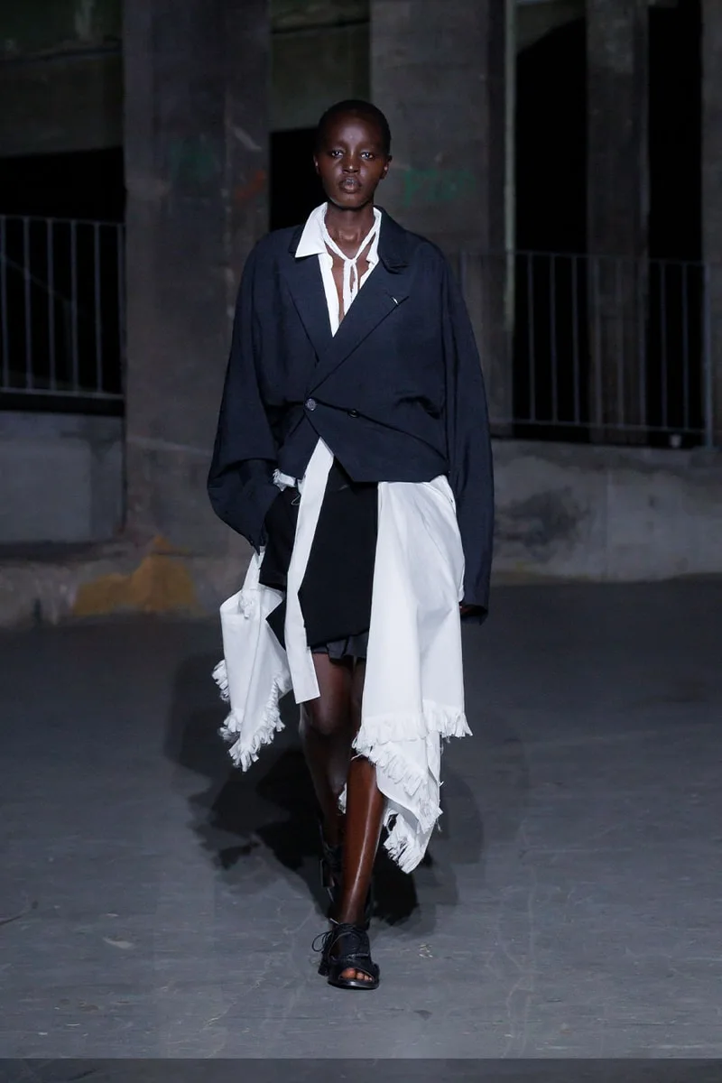 songzio-laudace-avant-gardiste-de-la-collection-ss27/carousel-6.jpg