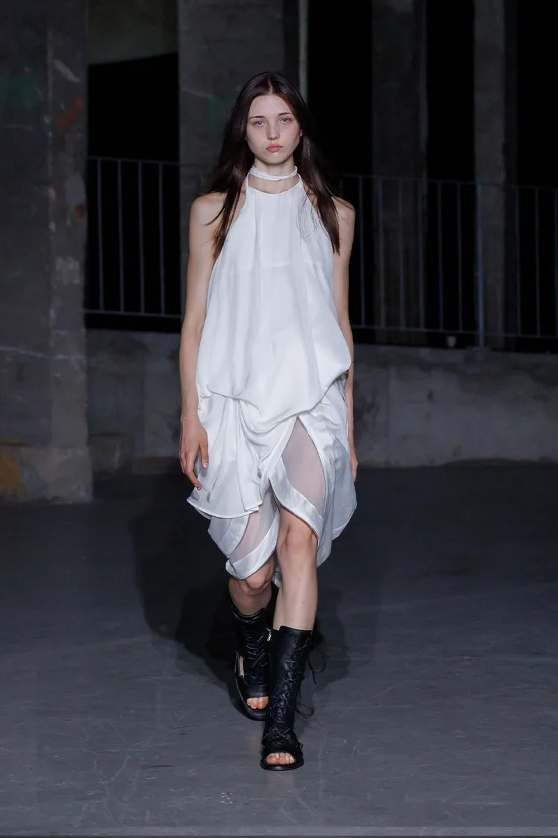 songzio-laudace-avant-gardiste-de-la-collection-ss27/carousel-8.jpg