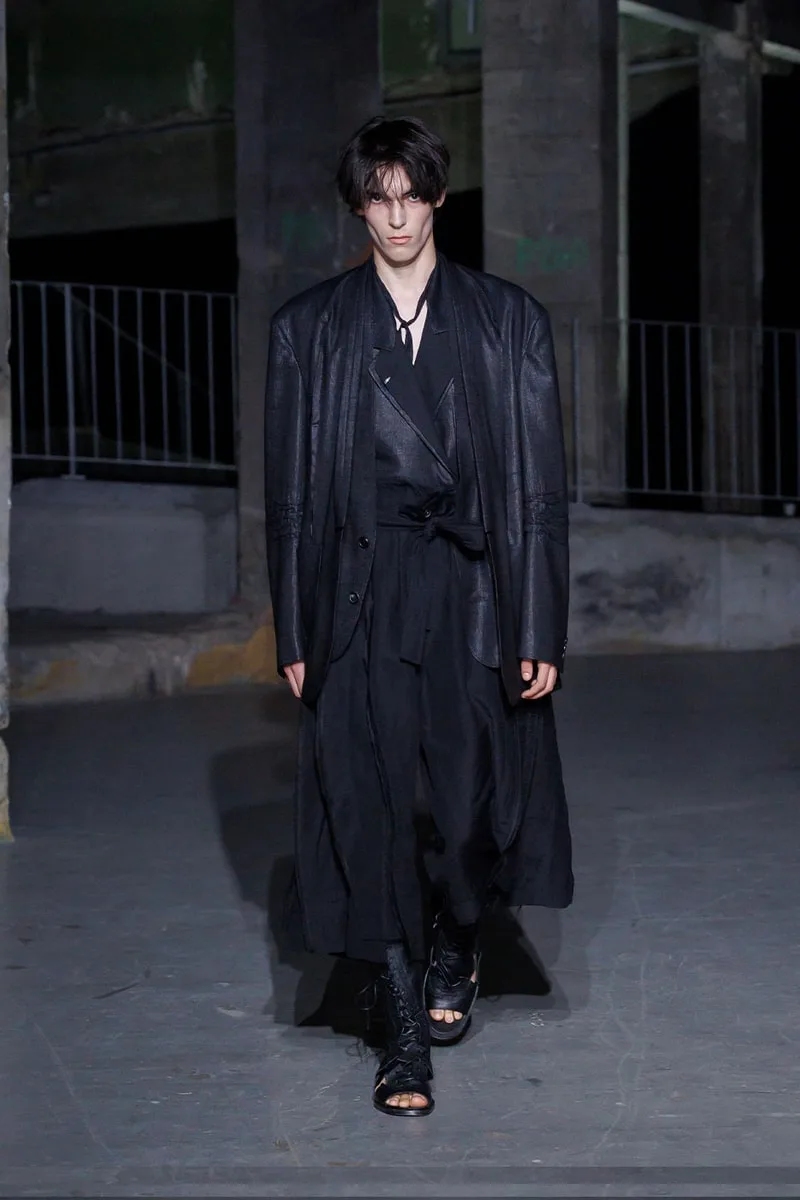songzio-laudace-avant-gardiste-de-la-collection-ss27/carousel-9.jpg